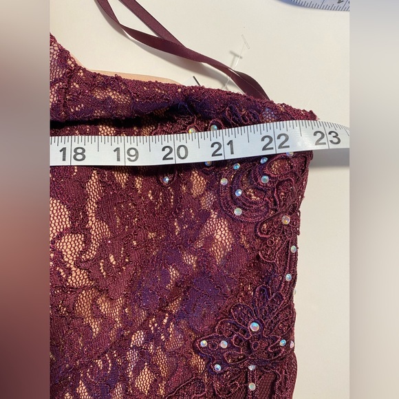 David's Bridal City Triangles Wine Red Lace Mermaid Beaded Sides Size 21 XXL - Picture 6 of 11